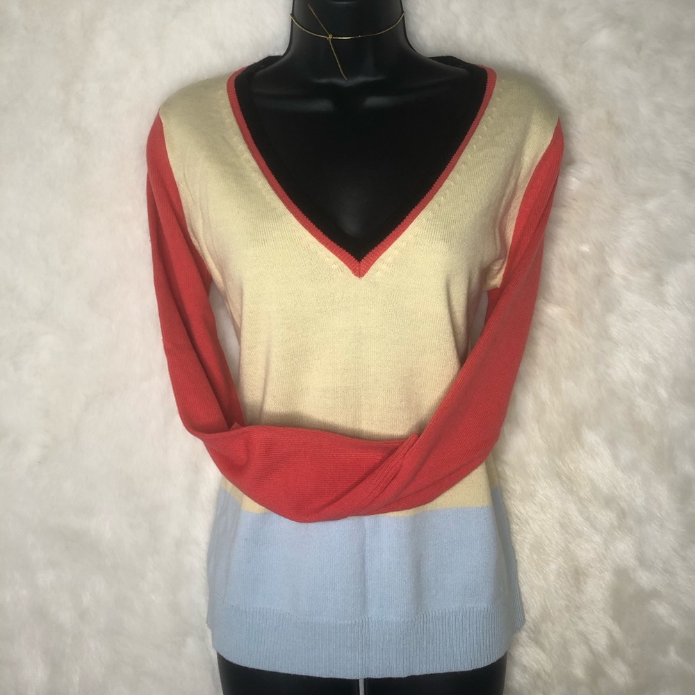 Color-block V-neck Sweater - Picture 2 of 8
